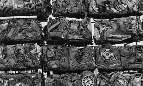 Proceso de reciclaje de coches en el desguace